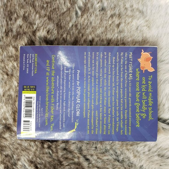 Popular‎ Clone by M. E. Castle Book 1 - The Clone Chronicles - Picture 6 of 6